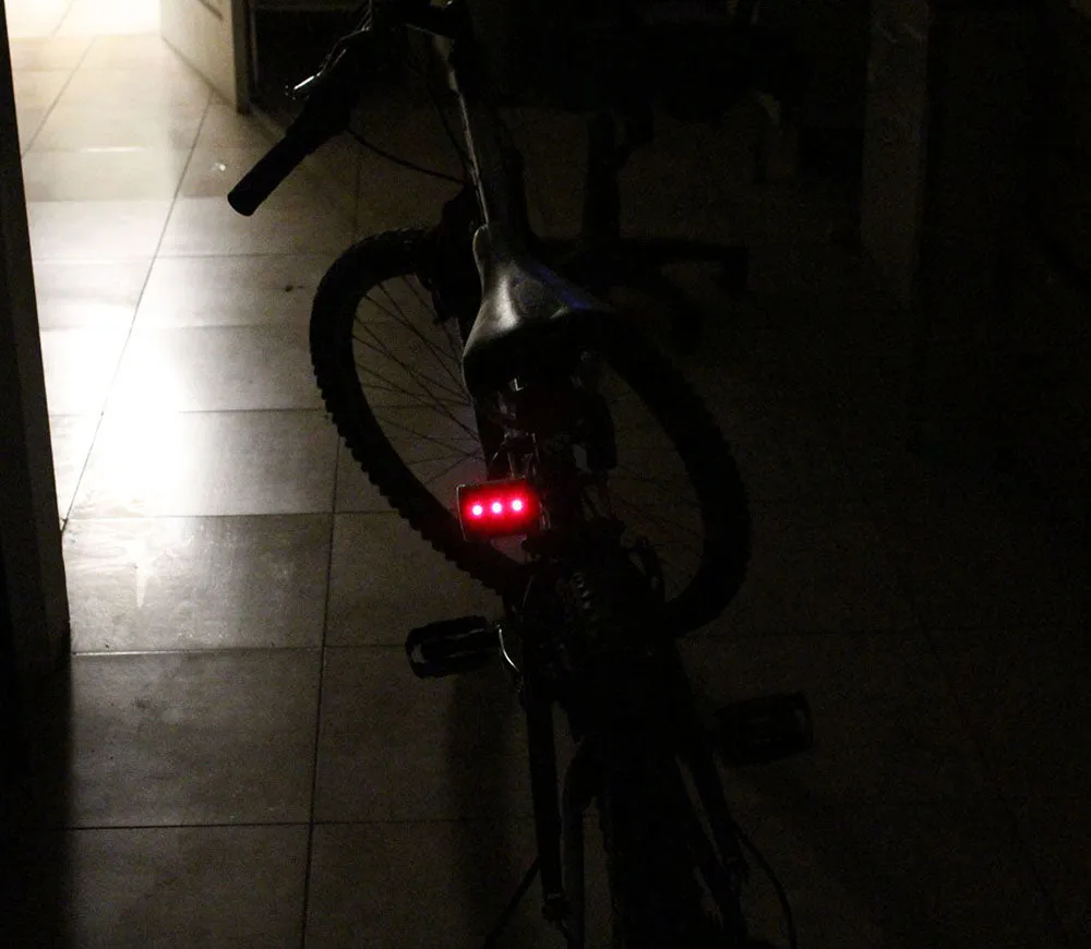 Bicycle Clip-on Tail Light with 3 Red LED Lights Inside