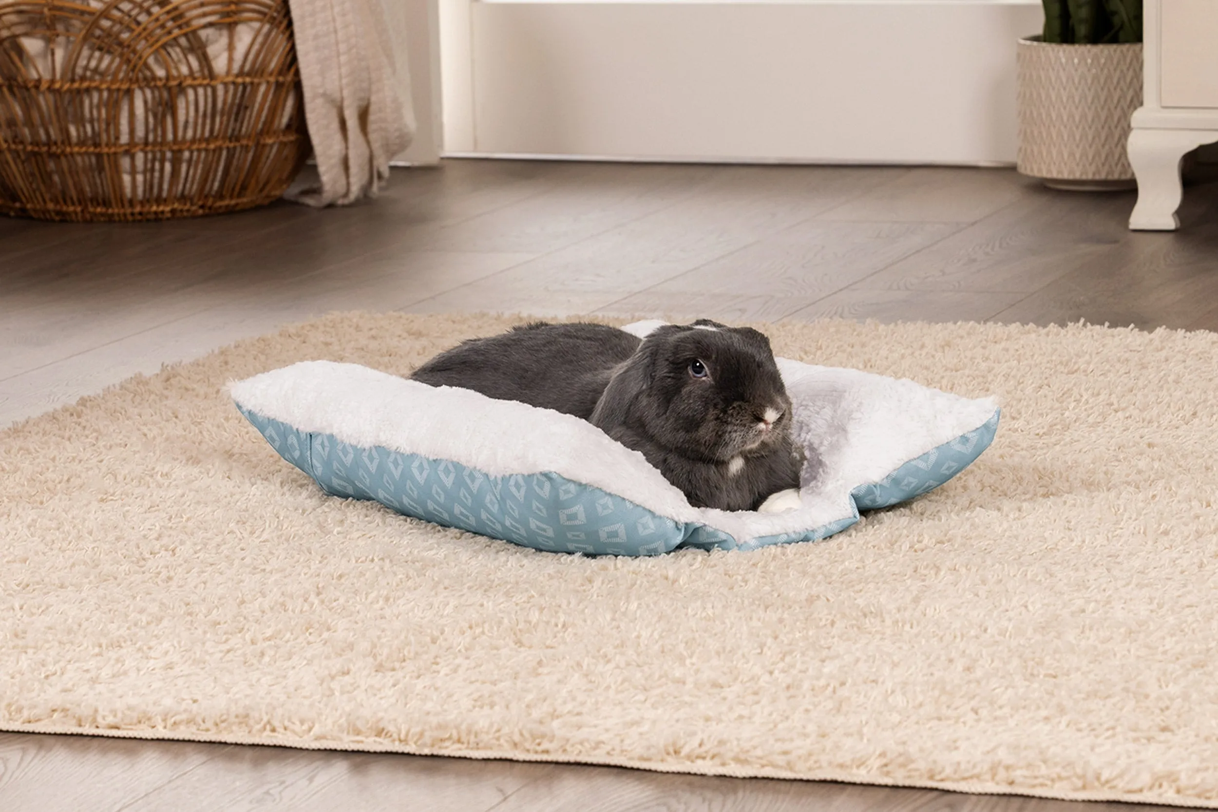 Plush Fur and Diamond Print Cuddle Loaf Bed