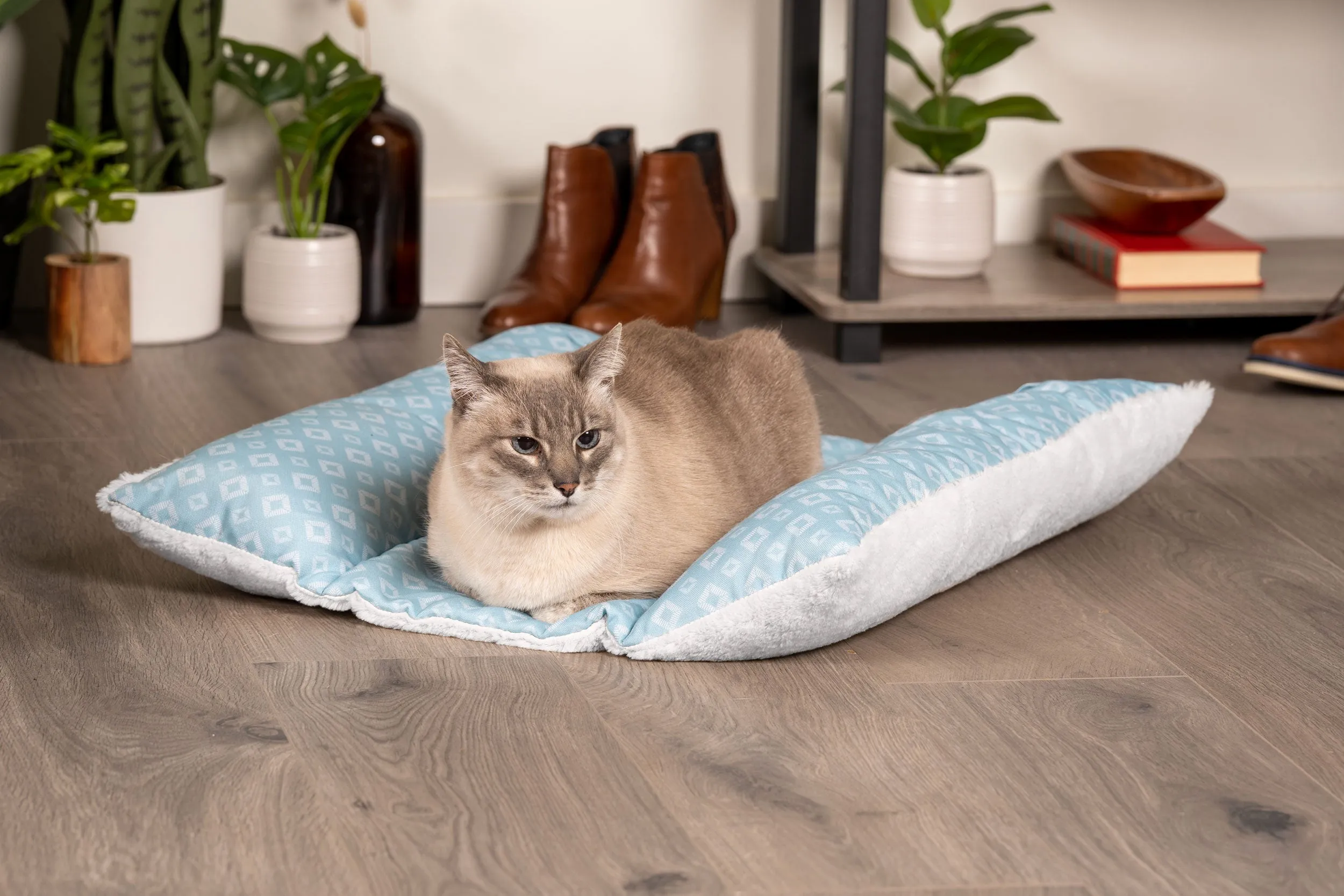 Plush Fur and Diamond Print Cuddle Loaf Bed